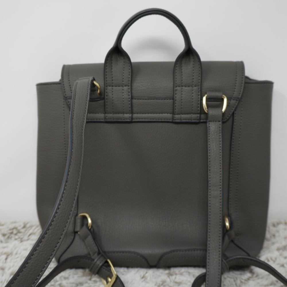 Backpack - Picture 3 of 4